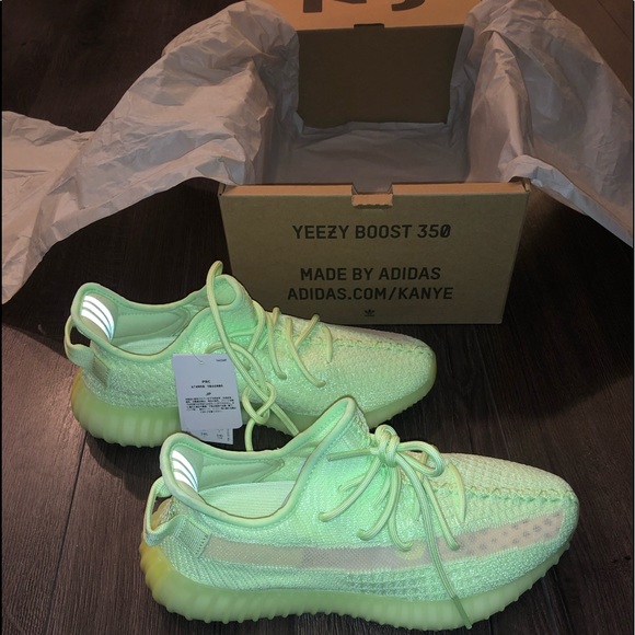 glow in the dark yeezy shoes